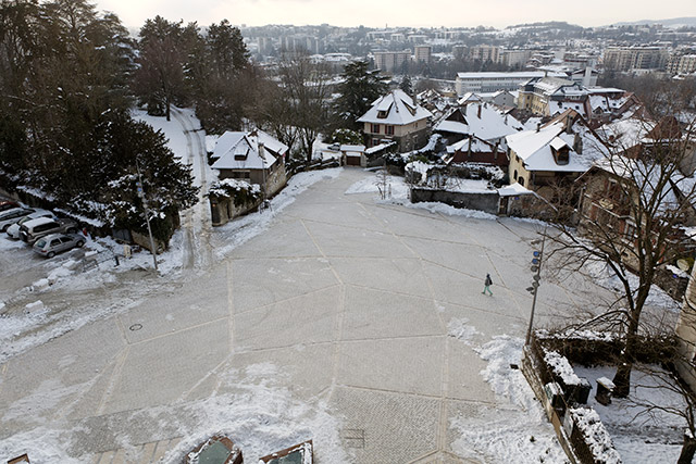 Panorama plongeant, hiver - Annecy, parvis du Château-Musée - Haute-Savoie - France - Architecture & Paysagisme - Photographie - 01