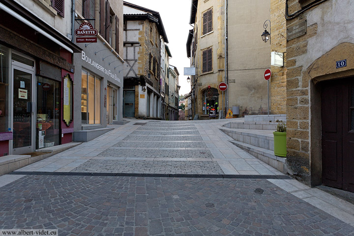 Vieil Arbresle, rue Brossolette et place de la Liberté - L'Arbresle - Rhône - France - Architecture & Paysagisme - Photographie - 01