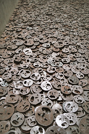 Shalechet / Chute de feuilles de Menashe Kadishman / ‏מנשה קדישמן, Jüdisches Museum Berlin / המוזיאון היהודי - Kreuzberg - Berlin - Allemagne / Deutschland - Carnets de route - Photographie - 07b