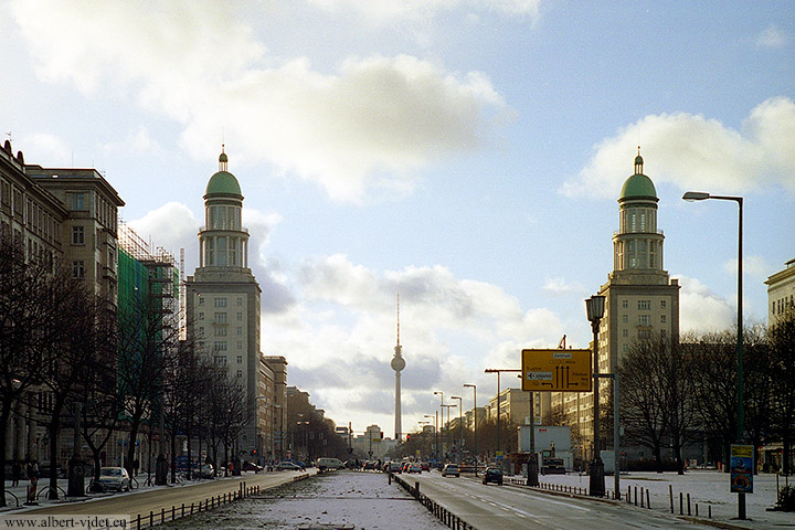 Frankfurter Tor / Porte de Francfort, Karl-Marx-Allee - Friedrichshain - Berlin - Allemagne / Deutschland - Carnets de route - Photographie - 00