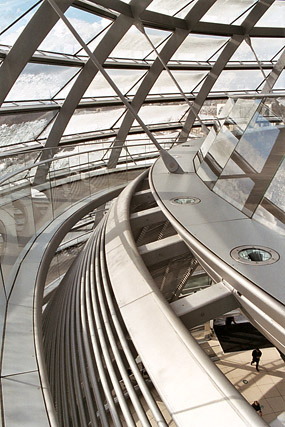 Reichstagskuppel / Dôme en verre de Norman Foster, Reichstag - Regierungsviertel - Berlin - Allemagne / Deutschland - Carnets de route - Photographie - 02a
