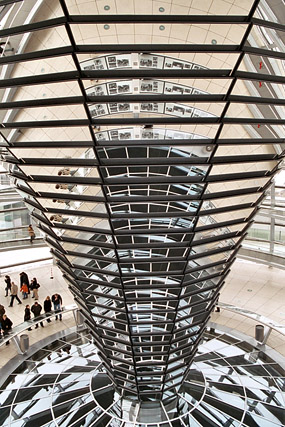 Reichstagskuppel / Dôme en verre de Norman Foster, Reichstag - Regierungsviertel - Berlin - Allemagne / Deutschland - Carnets de route - Photographie - 02b
