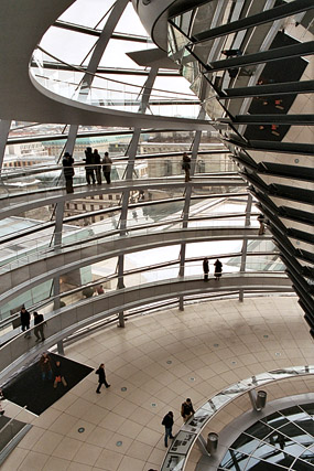 Reichstagskuppel / Dôme en verre de Norman Foster, Reichstag - Regierungsviertel - Berlin - Allemagne / Deutschland - Carnets de route - Photographie - 04b