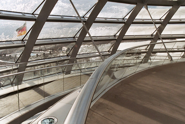 Reichstagskuppel / Dôme en verre de Norman Foster, Reichstag - Regierungsviertel - Berlin - Allemagne / Deutschland - Carnets de route - Photographie - 05