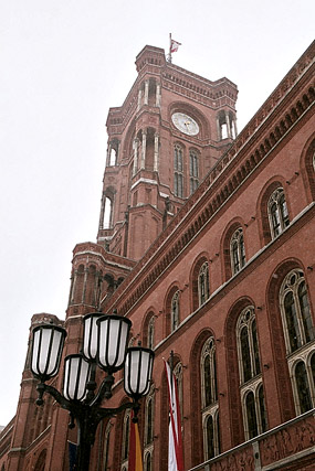 Rotes Rathaus / Berliner Rathaus / Hôtel de ville rouge - Alexanderplatz - Berlin - Allemagne / Deutschland - Carnets de route - Photographie - 01