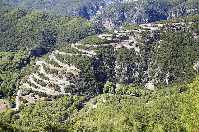 Route, parc national Vikos-Aoos / Ethnikós Drymós Víkou-Aóou - Pays des Zagoria / Ζαγόρι - Épire / Ípiros / Ήπειρος - Grèce / Elládha / Ελλάδα - Carnets de route - Photographie - 07