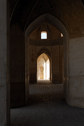 Porte en bois de l'entrée, Agha Bozorg / مسجد و مدرسه آقا بزرگ - Kashan / کاشان - Province d'Ispahan / استان اصفهان - Iran / ايران - Carnets de route - Photographie - 06a