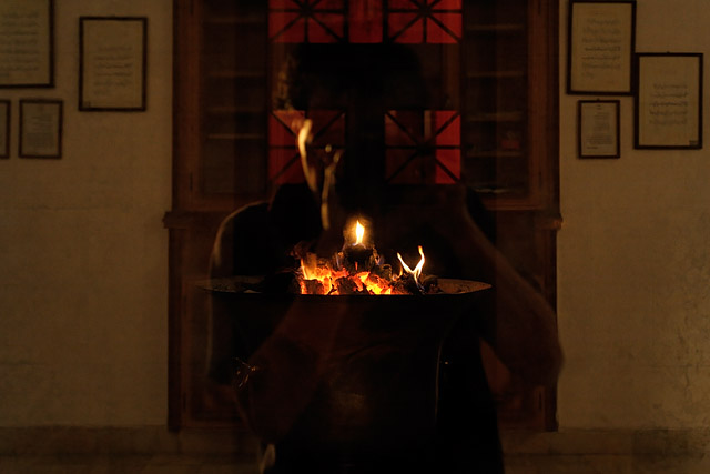 Flamme sacrée, Atash Behram, Ateshkadeh, Atash Kade, temple du feu / آتشکده - Yazd / یزد - Province de Yazd / استان یزد - Iran / ايران - Carnets de route - Photographie - 04