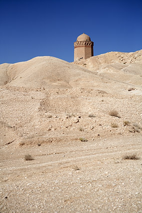 Gonbad-e Ali, Gunbad-e Ali, Tombe d'Ali / گنبد عالی - Abarqûh, Abarkuh, Abar kooh, Abar Kûh / ابرکوه - Fars / Pars / استان فارس - Iran / ايران - Carnets de route - Photographie - 01a