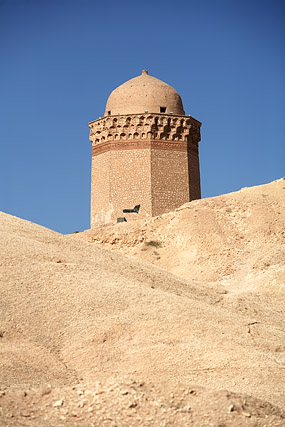 Gonbad-e Ali, Gunbad-e Ali, Tombe d'Ali / گنبد عالی - Abarqûh, Abarkuh, Abar kooh, Abar Kûh / ابرکوه - Fars / Pars / استان فارس - Iran / ايران - Carnets de route - Photographie - 01b