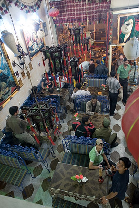 Maison de thé / Chāi khāneh / Chāykhāneh / چای خانه - Chiraz / Shiraz / شیراز - Fars / Pars / استان فارس - Iran / ايران - Carnets de route - Photographie - 07a