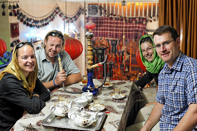 Sophie, Patrick, Anne-Cécile et Jean-Pascal, maison de thé - Chiraz / Shiraz / شیراز - Fars / Pars / استان فارس - Iran / ايران - Carnets de route - Photographie - 08