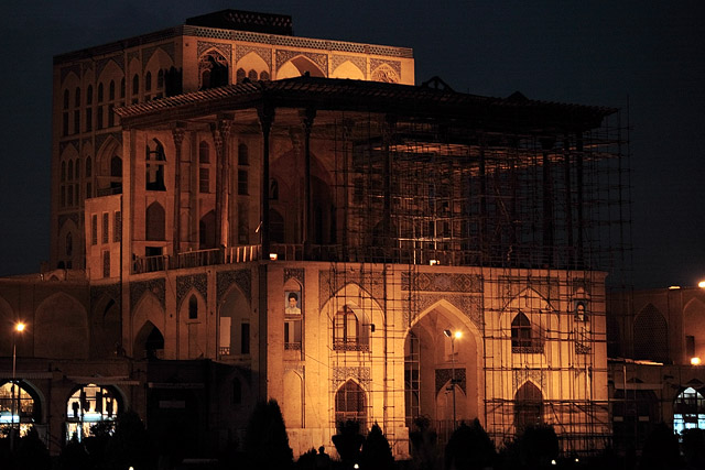 Ali Qapu / la Porte d'Ali / عالی‌قاپو, promenade dans la moitié du monde - Ispahan, Isfahan, Espahan, Esfahan / اصفهان - Province d'Ispahan / استان اصفهان - Iran / ايران - Carnets de route - Photographie - 00