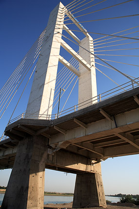 Pont à haubans / پل كابلي شوشت et rivière Karoun / کارون - Shushtar / شوشت - Khuzestan / Khouzestan / استان خوزستان - Iran / ايران - Carnets de route - Photographie - 02a