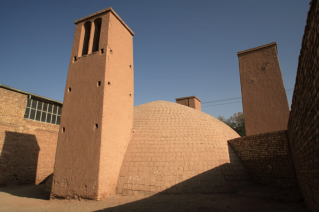 Réservoir d'eau traditionnel et ses Badgirs / Tours à vent / بادگیر - Yazd / یزد - Province de Yazd / استان یزد - Iran / ايران - Carnets de route - Photographie - 04