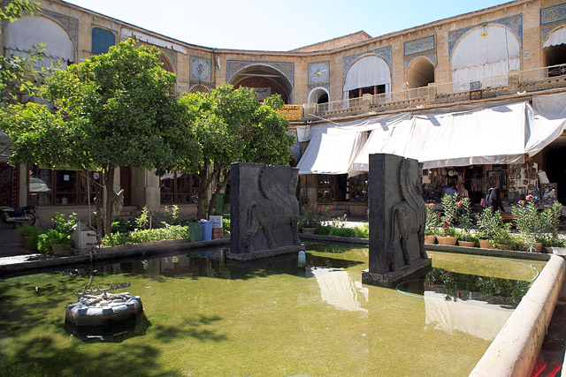 Serai Mushir et bassin central, Bazar-e Vakil / Vakil Bazaar / بازار وکیل - Chiraz / Shiraz / شیراز - Fars / Pars / استان فارس - Iran / ايران - Carnets de route - Photographie - 04