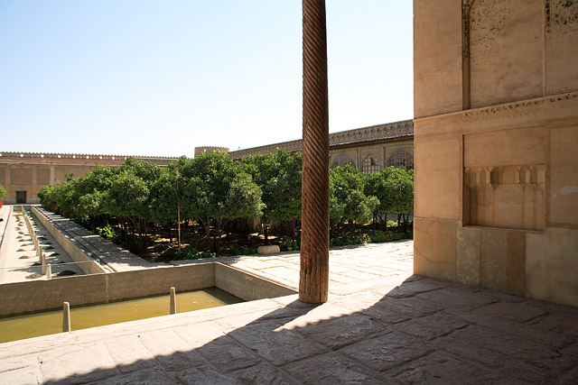 Cour intérieure, citadelle de Karim Khan / Arg-e Karim Khani / ارگ کریم خان - Chiraz / Shiraz / شیراز - Fars / Pars / استان فارس - Iran / ايران - Carnets de route - Photographie - 01