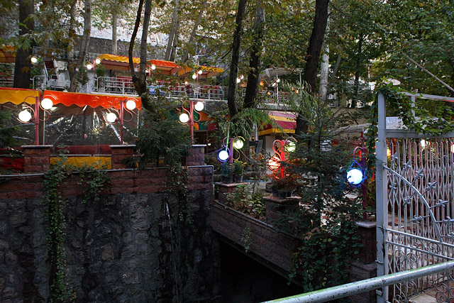 Restaurants, Darband / دربند / Porte fermée - Téhéran / تهران - Province de Téhéran / استان تهران - Iran / ايران - Carnets de route - Photographie - 06