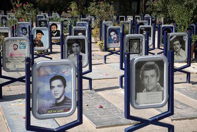 Golestan-e Shohada / Roseraie des Martyrs / گلستان شهداي اصفهان - Ispahan / اصفهان - Province d'Ispahan / استان اصفهان - Iran / ايران - Carnets de route - Photographie - 01