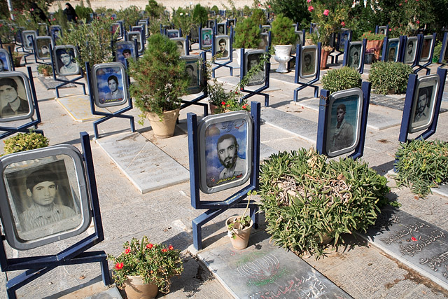 Golestan-e Shohada / Roseraie des Martyrs / گلستان شهداي اصفهان - Ispahan / اصفهان - Province d'Ispahan / استان اصفهان - Iran / ايران - Carnets de route - Photographie - 03