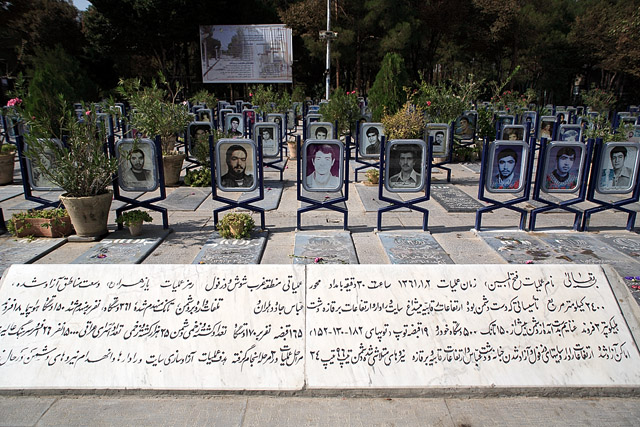 Golestan-e Shohada / Roseraie des Martyrs / گلستان شهداي اصفهان - Ispahan / اصفهان - Province d'Ispahan / استان اصفهان - Iran / ايران - Carnets de route - Photographie - 04