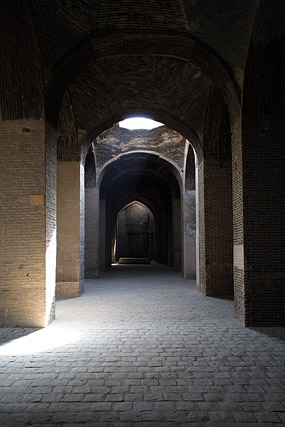 Colonnes de briques, Grande Mosquée / Mosquée du Vendredi, Jameh / Vieille Mosquée / مسجد جامع اصفهان - Ispahan / اصفهان - Province d'Ispahan / استان اصفهان - Iran / ايران - Carnets de route - Photographie - 07b