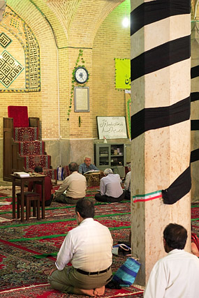 Salle de prière temporaire, masjed-e Vakil / Mosquée du Régent / مسجد وکیل - Chiraz / Shiraz / شیراز - Fars / Pars / استان فارس - Iran / ايران - Carnets de route - Photographie - 08b