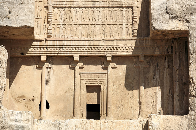 Naqsh-e Rostam / Naqš-e Rostam / Næqš-e Rostæm / Portrait de Rostam / نقش رستم - Site perse achéménide - Fars / Pars / فارس / پارس - Iran / ايران - Carnets de route - Photographie - 01