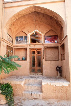 Atelier du joueur et fabricant de sitar Mirzazadeh, prison d'Alexandre / École Zia iah / Zendan-e Eskandar - Yazd / یزد - Province de Yazd / استان یزد - Iran / ايران - Carnets de route - Photographie - 04a