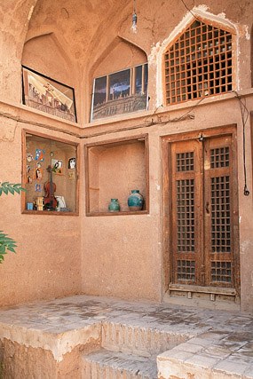 Atelier du joueur et fabricant de sitar Mirzazadeh, prison d'Alexandre / École Zia iah / Zendan-e Eskandar - Yazd / یزد - Province de Yazd / استان یزد - Iran / ايران - Carnets de route - Photographie - 04b