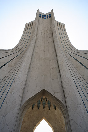 Tour Azadi / Tour de la liberté / Borj-e Azadi / برج آزادی - Téhéran / تهران - Province de Téhéran / استان تهران - Iran / ايران - Carnets de route - Photographie - 01a