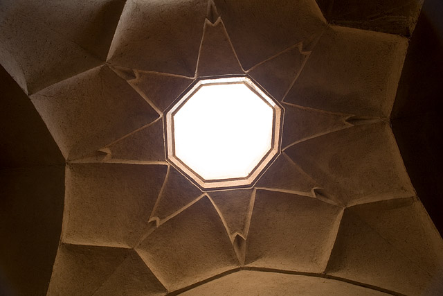 Puit / conduit de lumière et mocárabes, vieille ville - Yazd / یزد - Province de Yazd / استان یزد - Iran / ايران - Carnets de route - Photographie - 06