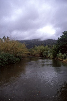 En quittant Pouébo, pont Kanaki vaincra