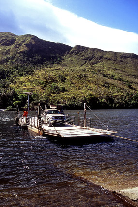 Bac, rivière de la Ouaième - Hienghène - Grande Terre, Province Nord - Nouvelle-Calédonie - France - Carnets de route - Photographie - 01