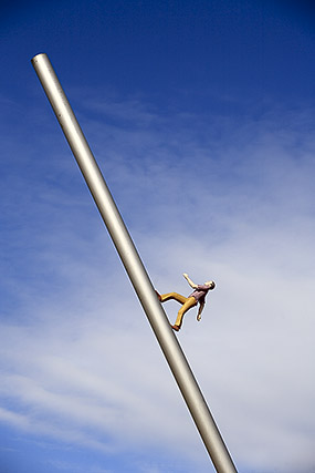 Borofsky, Jonathan - Man walking to the sky (1992, 1990 ?) - Documenta - Cassel / Kassel - Hesse / Hessen - Allemagne / Deutschland - Événements - Photographie - 01a