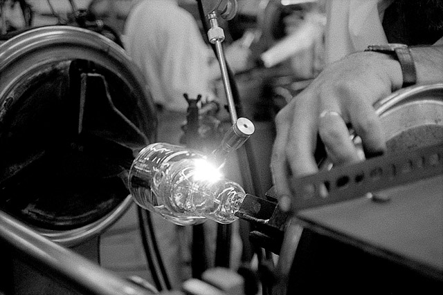 Travail du verre - Lyon, France, 1995 - Travail du verre - Lyon (FR), 1995 - Reportage / Documentaire - Photographie - 01