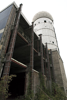 Abhörstation von der NSA / Station radar de la NSA, Teufelsberg / Montagne du Diable - Berlin - Brandebourg / Brandenburg - Allemagne / Deutschland - Sites - Photographie - 03a