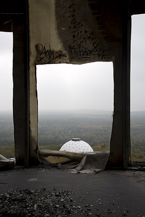 Abhörstation von der NSA / Station radar de la NSA, Teufelsberg / Montagne du Diable - Berlin - Brandebourg / Brandenburg - Allemagne / Deutschland - Sites - Photographie - 07a