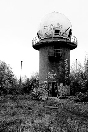 Assist, Protect & Defend - Abhörstation von der NSA / Station radar de la NSA, Teufelsberg - Berlin - Brandebourg / Brandenburg - Allemagne / Deutschland - Sites - Photographie - 20b