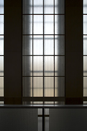 Vitres du hall principal / Fensterscheiben der Haupthalle - Flughafen Berlin-Tempelhof / Aéroport de Tempelhof - Berlin - Brandebourg / Brandenburg - Allemagne / Deutschland - Sites - Photographie - 08a