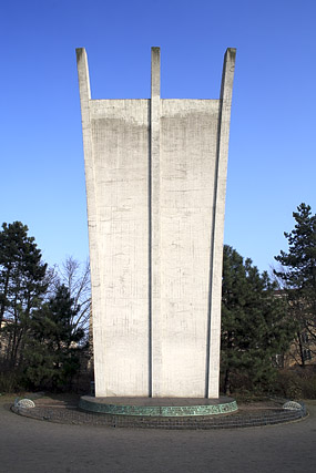 Hungerharke, Hungerkralle / Luftbrückendenkmal, Platz der Luftbrücke - Flughafen Berlin-Tempelhof - Berlin - Brandebourg / Brandenburg - Allemagne / Deutschland - Sites - Photographie - 14b