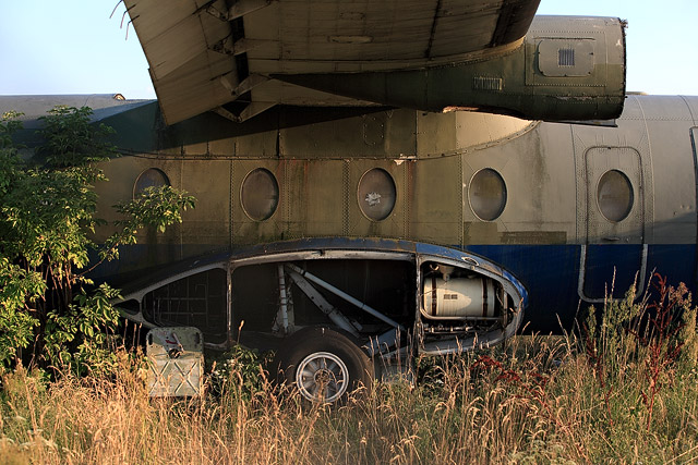 Avion laissé à l'abandon / Verwahrlostes Flugzeug - Flughafen Berlin-Tempelhof / Aéroport de Tempelhof - Berlin - Brandebourg / Brandenburg - Allemagne / Deutschland - Sites - Photographie - 19