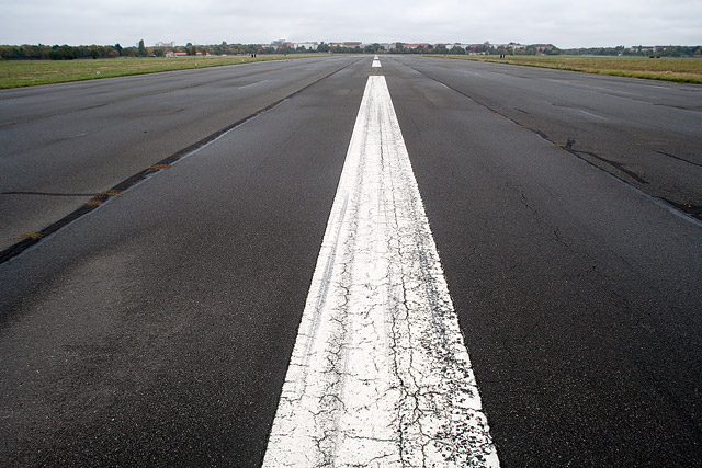 Piste de décollage, d'atterrissage / Start- Landebahn - Flughafen Berlin-Tempelhof / Aéroport de Tempelhof - Berlin - Brandebourg / Brandenburg - Allemagne / Deutschland - Sites - Photographie - 21