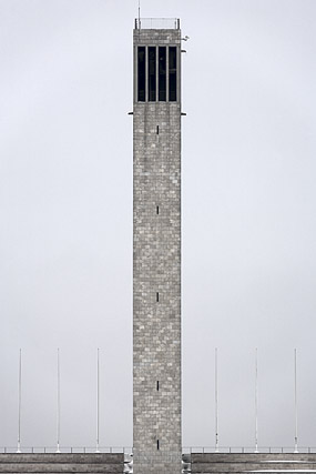 Glockenturm und Schwimmbad / Tour du carillon et bassin, piscine olympique, Olympiastadion / Stade olympique - Berlin - Brandebourg / Brandenburg - Allemagne / Deutschland - Sites - Photographie - 11a
