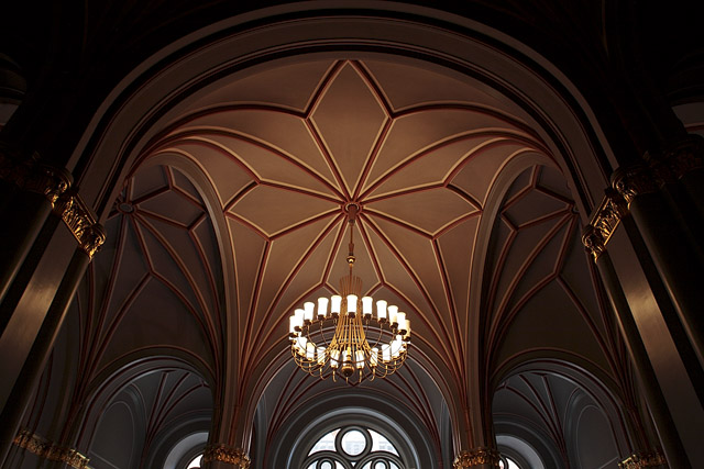 Arche et lustre / Bogen (?) und Lüster, rotes Rathaus / Berliner Rathaus / Hôtel de ville rouge - Berlin - Brandebourg / Brandenburg - Allemagne / Deutschland - Sites - Photographie - 09