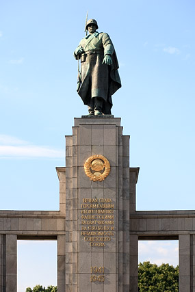 Sowjetisches Ehrenmal / Mémorial soviétique / Мемориал павшим советским воинам, Tiergarten / Тиргартене - Berlin - Brandebourg / Brandenburg - Allemagne / Deutschland - Sites - Photographie - 01a