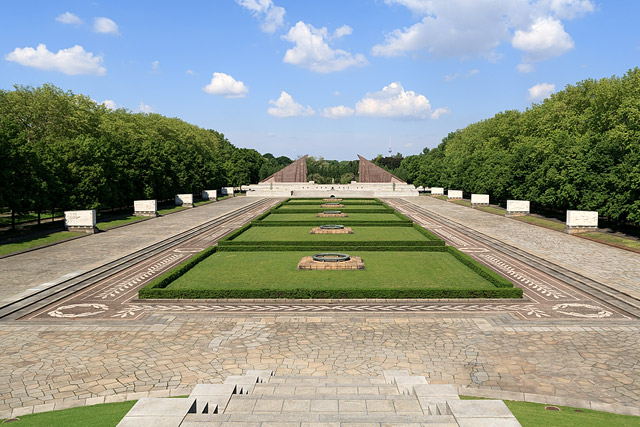 Sowjetisches Ehrenmal / Mémorial soviétique / Воин-освободитель, Treptower Park - Berlin - Brandebourg / Brandenburg - Allemagne / Deutschland - Sites - Photographie - 00