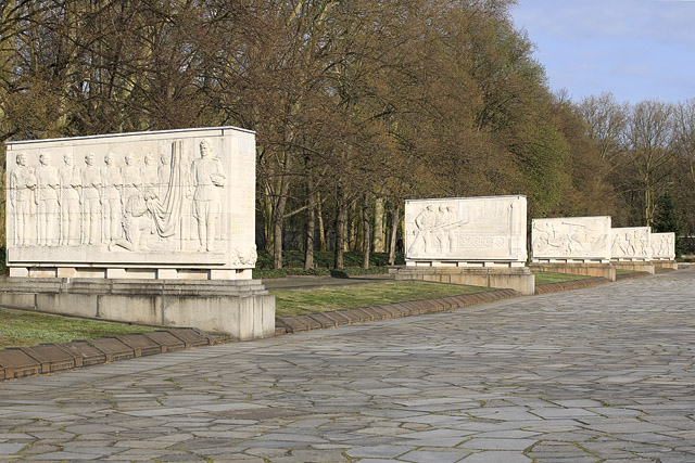 Allée de sarcophages, Sowjetisches Ehrenmal / Mémorial soviétique / Воин-освободитель, Treptower Park - Berlin - Brandebourg / Brandenburg - Allemagne / Deutschland - Sites - Photographie - 06