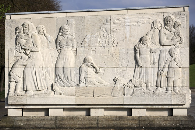 Sarcophage, Sowjetisches Ehrenmal / Mémorial soviétique / Воин-освободитель, Treptower Park - Berlin - Brandebourg / Brandenburg - Allemagne / Deutschland - Sites - Photographie - 07