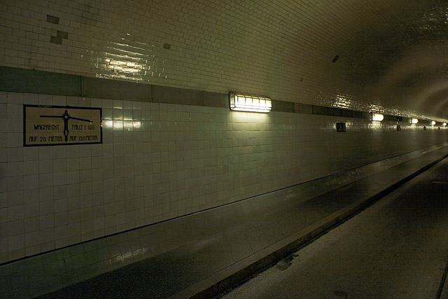 Alter Elbtunnel, Sankt Pauli-Elbtunnel / Vieux tunnel sous l'Elbe - Hambourg / Hamburg - Hambourg, Brême, Basse-Saxe / Hamburg, Bremen, Niedersachsen - Allemagne / Deutschland - Sites - Photographie - 00